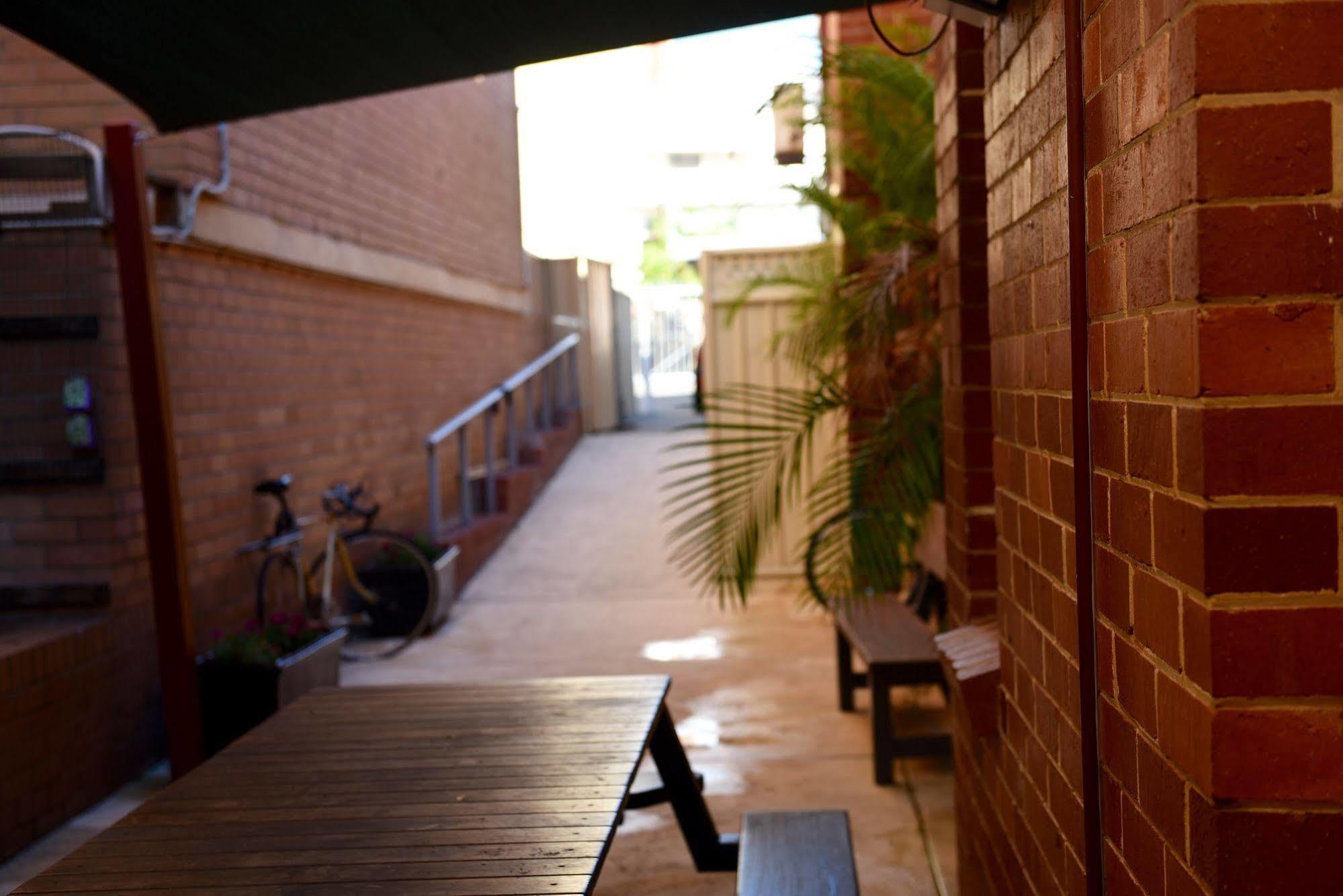 The Emperors Crown Hostel Perth Exterior foto